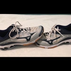 Mizuno women’s volleyball shoes